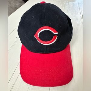 Cincinnati Reds Baseball Cap Adjusta Red Black C Emblem Embroidered 100% Cotton